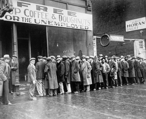 1280px-Unemployed_men_queued_outside_a_depression_soup_kitchen_opened_in_Chicago_by_Al_Capone,_02-1931_-_NARA_-_541927