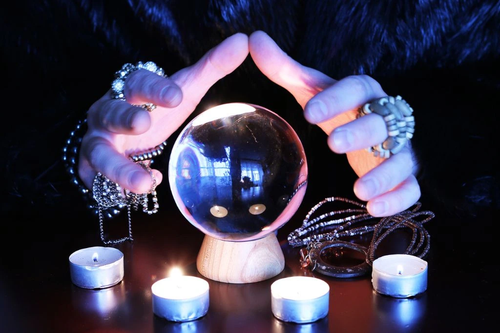 Fortune-Teller-Crystal-ball-x-no-credit-needed